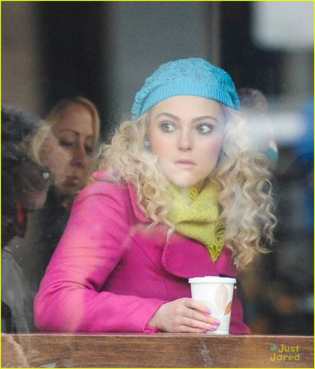 AnnaSophia Robb Talks Costumes on 'Carrie Diaries'