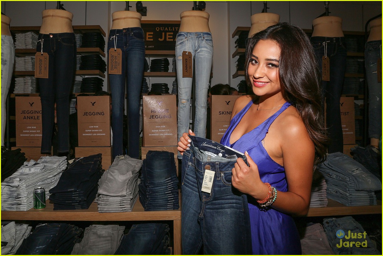 Shay Mitchell: American Eagle Mexico City Opening with Diego Boneta!