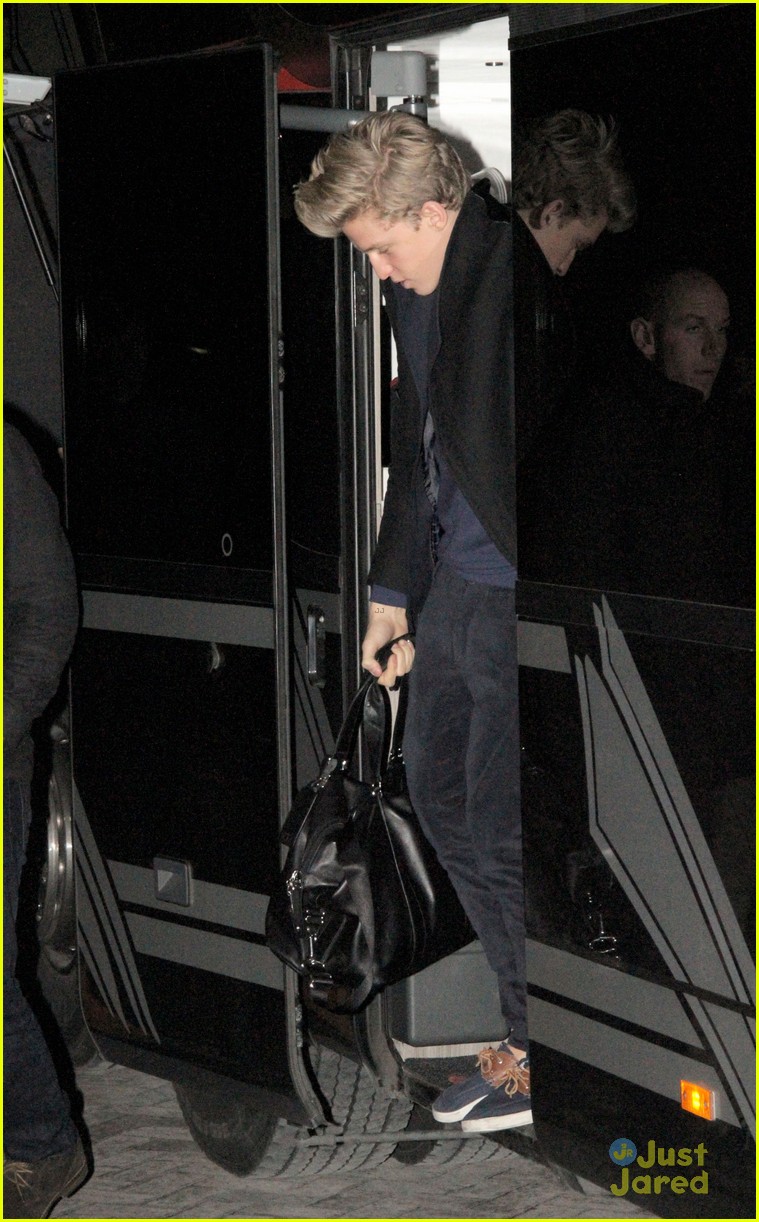 Cody Simpson: Surprise Acoustic Performance Coming!