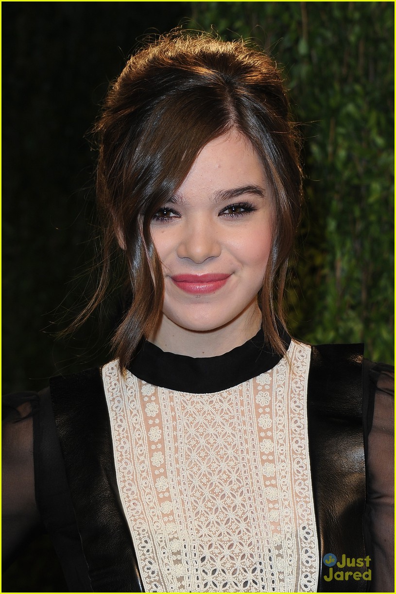 Hailee Steinfeld: Vanity Fair Oscar Party 2013