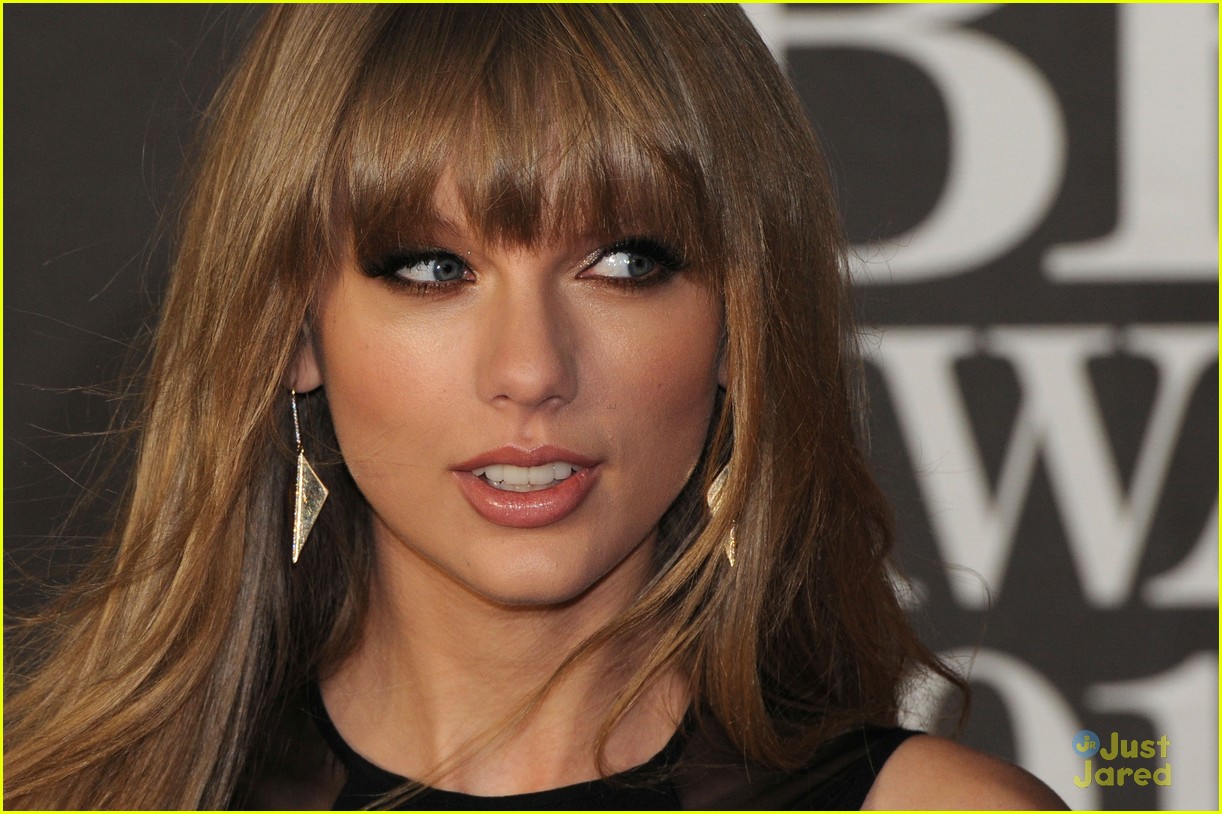 Taylor Swift - BRIT Awards 2013