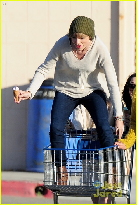 Taylor Swift: '22' Music Video Shoot!