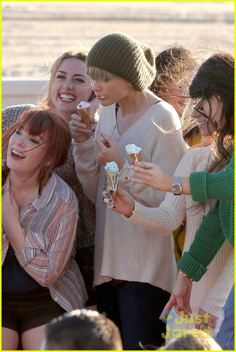 Taylor Swift: '22' Music Video Shoot!