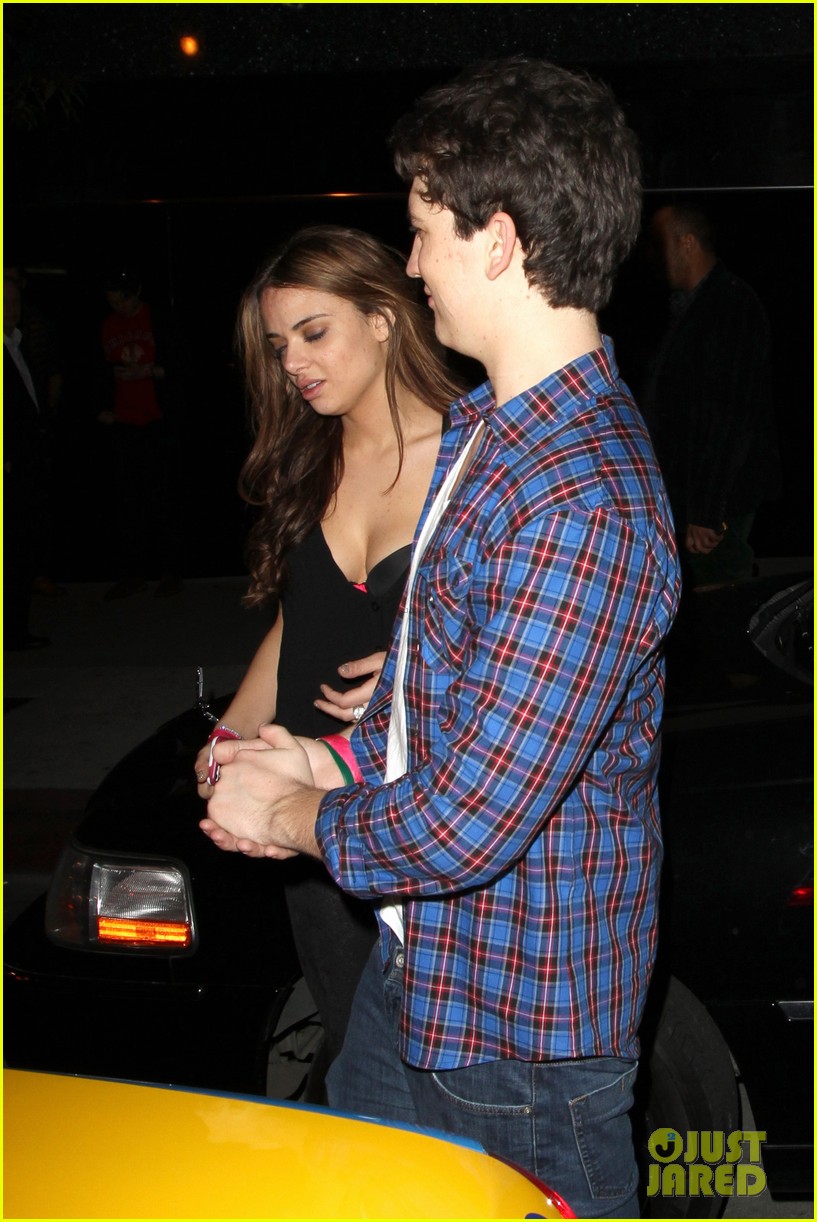Miles Teller: Harlem Shake With Skylar Astin!