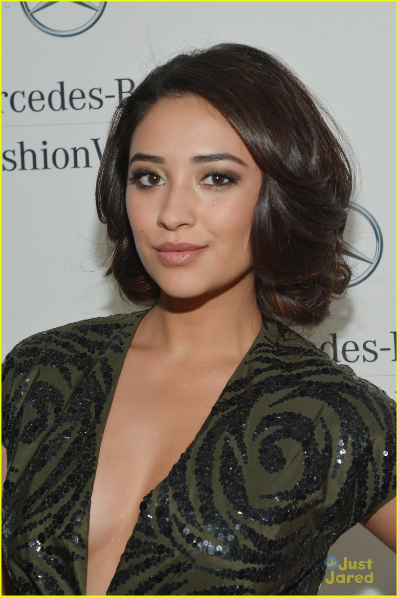 Vanessa Hudgens & Shay Mitchell: Starz Lounge Stop During New York Fashion Week