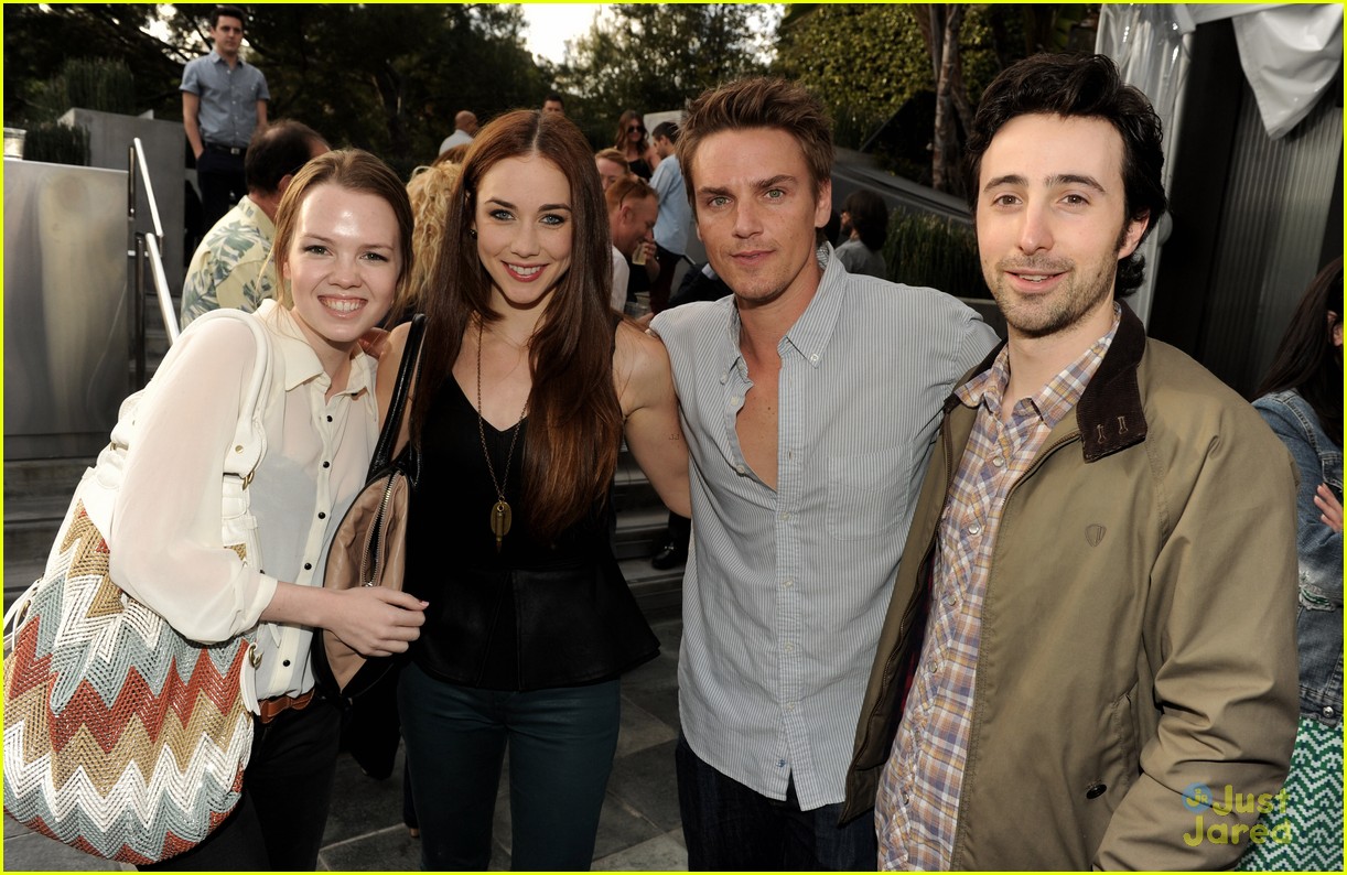 Shenae Grimes & Jessica Stroup: '90210' Wrap Party!