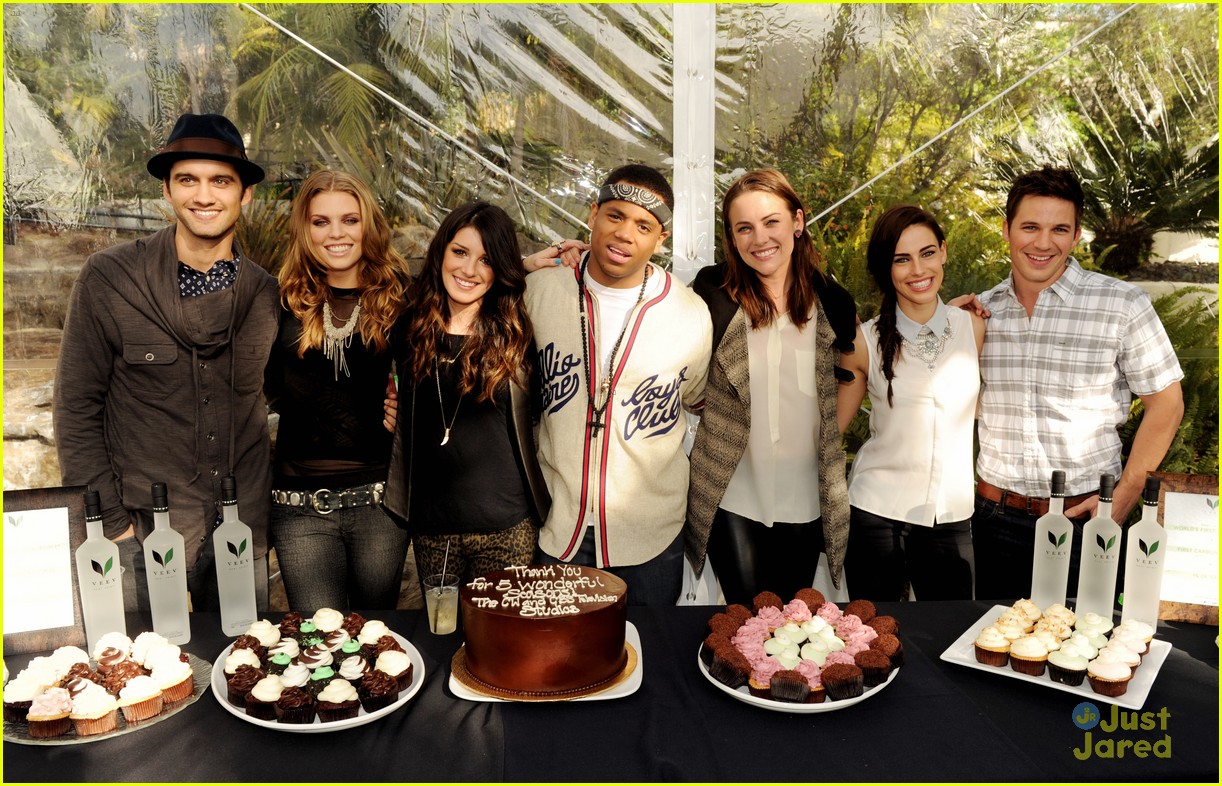 Shenae Grimes & Jessica Stroup: '90210' Wrap Party!