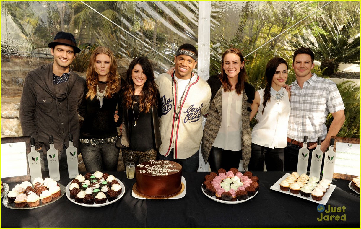 Shenae Grimes & Jessica Stroup: '90210' Wrap Party!
