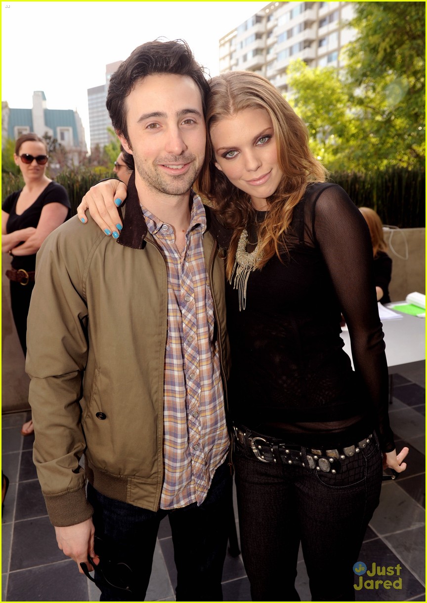 Shenae Grimes & Jessica Stroup: '90210' Wrap Party!