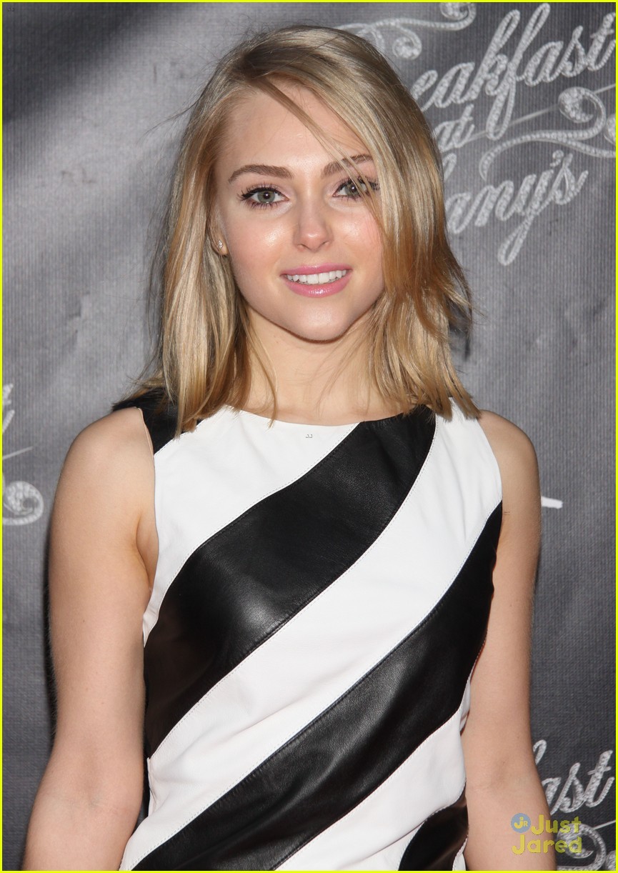 AnnaSophia Robb: 'Breakfast at Tiffany's' Opening Night