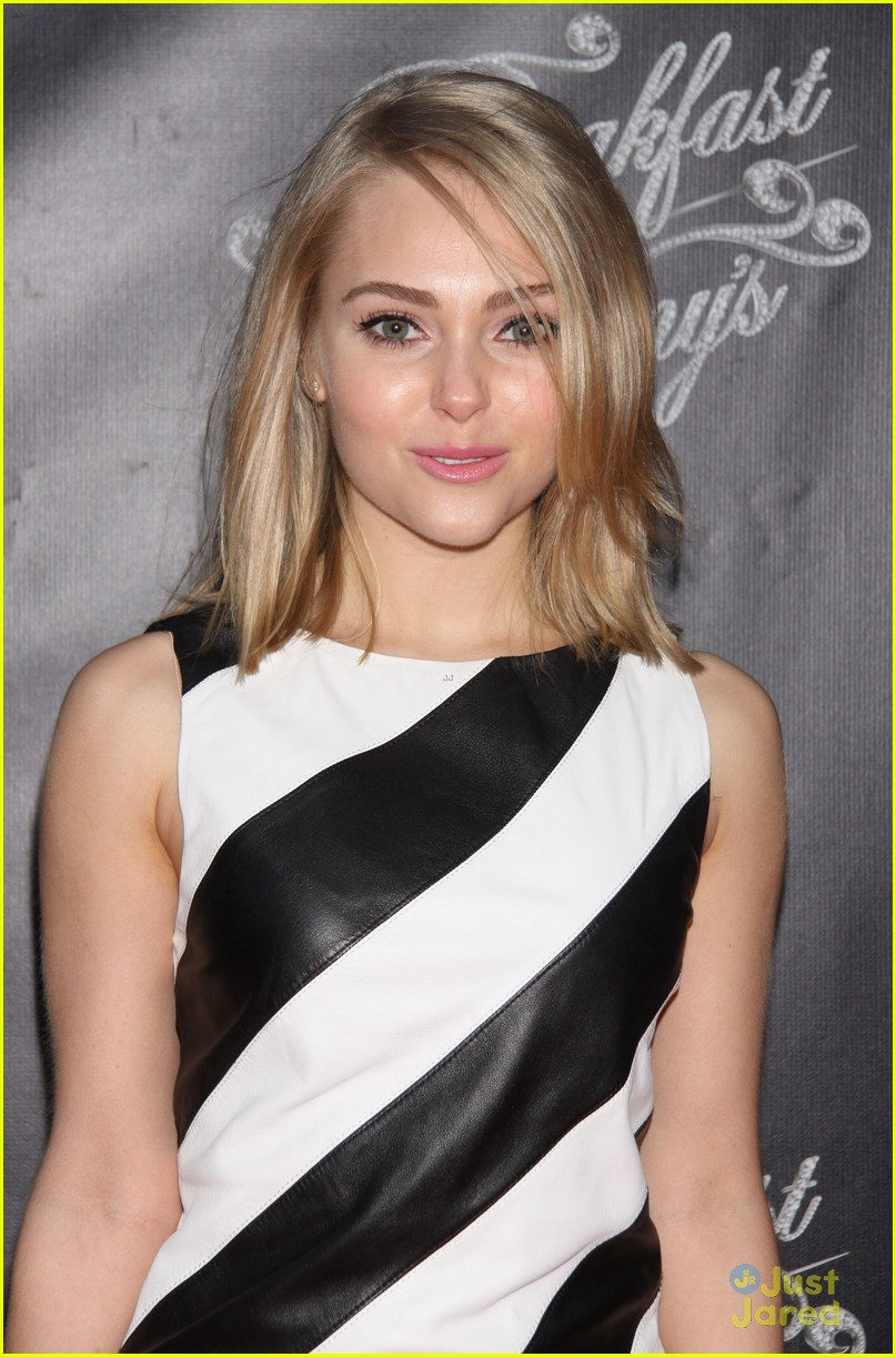 AnnaSophia Robb: 'Breakfast at Tiffany's' Opening Night