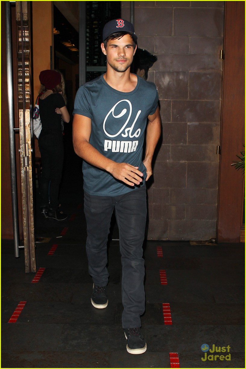 Ashley Benson & Taylor Lautner: Fogo de Chao Friends