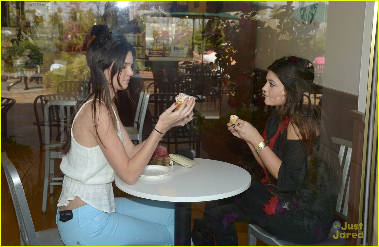 Kendall & Kylie Jenner: Crumbs Cupcakes To Go