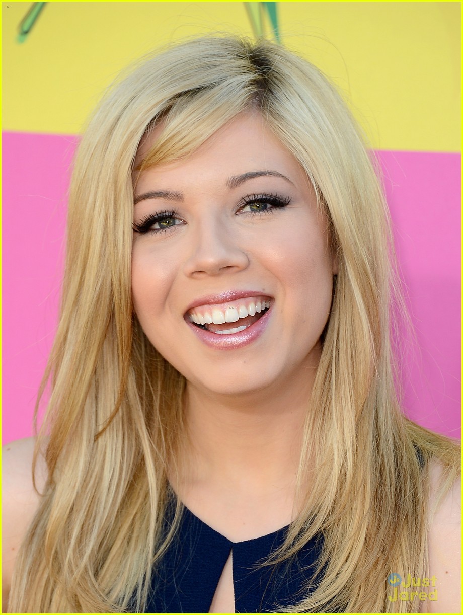 Jennette McCurdy - Kids’ Choice Awards 2013 Red Carpet