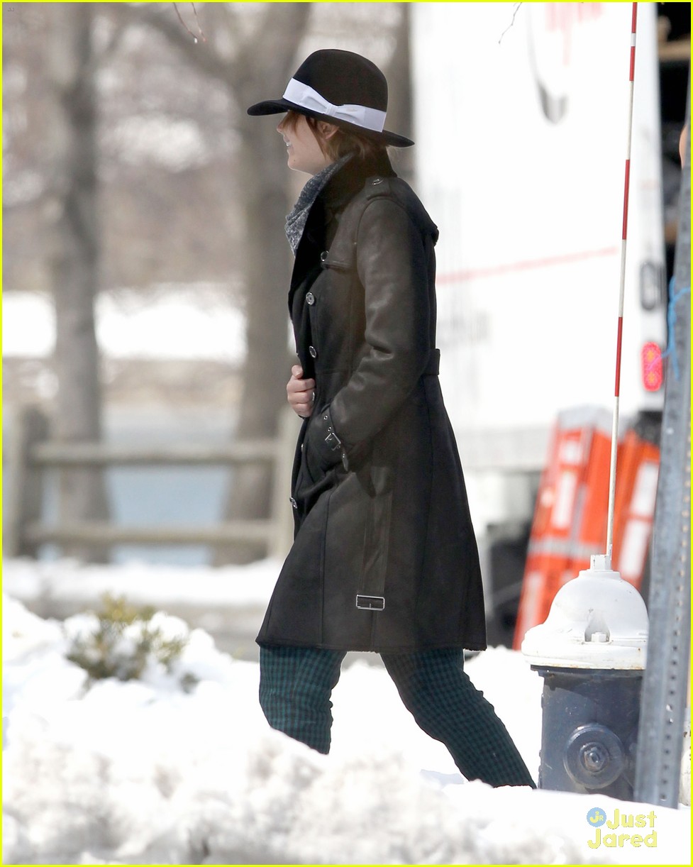 Jennifer Lawrence: Bundled in Burberry