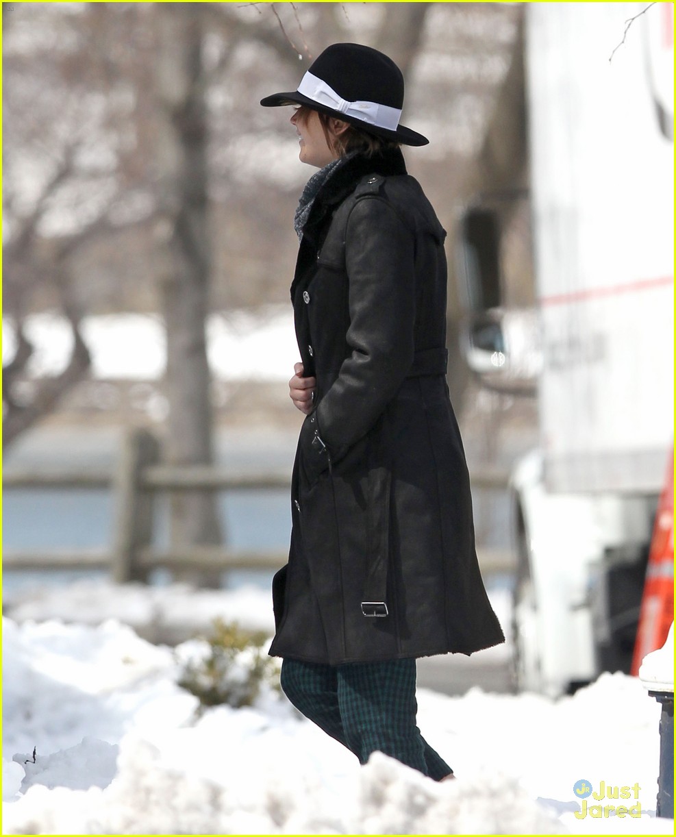 Jennifer Lawrence: Bundled in Burberry