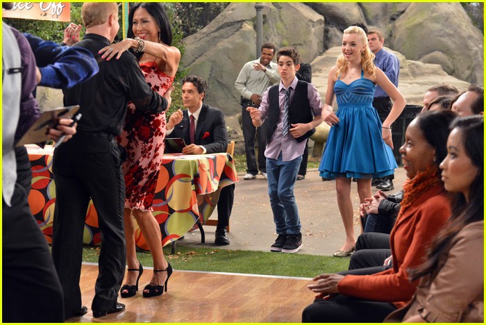 Peyton List & Cameron Boyce: Salsa Dance on 'Jessie'!