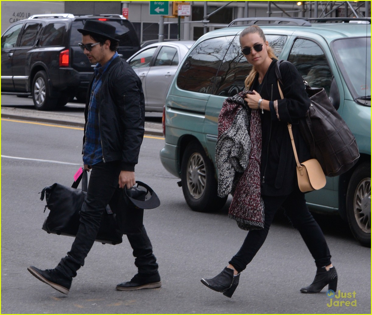 Joe Jonas: 'Pom Poms' 60-Second First Listen!