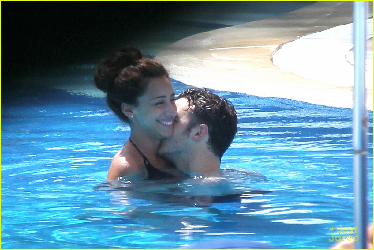 Joe Jonas & Blanda Eggenschwiler: Kisses In The Pool!