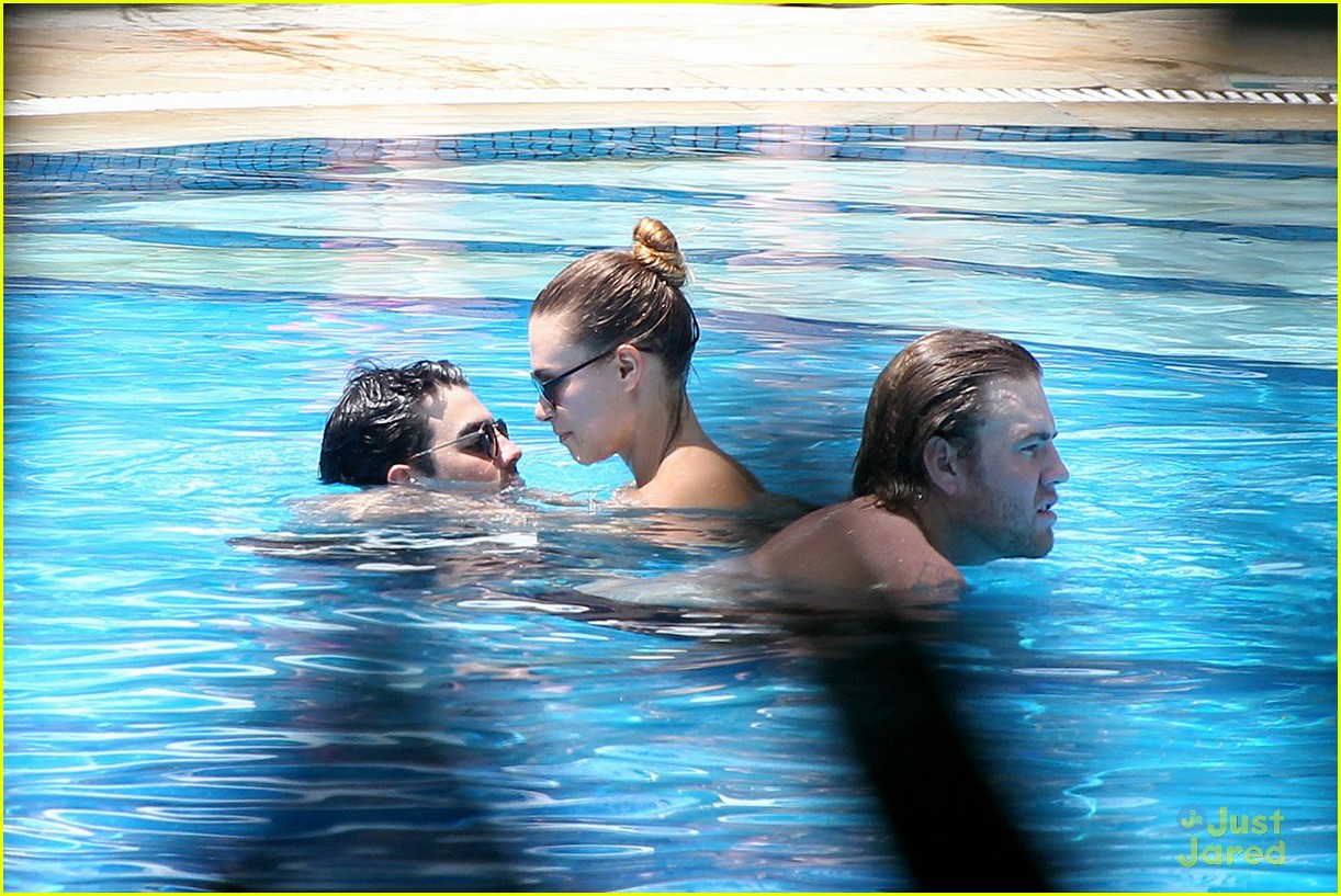 Joe Jonas & Blanda Eggenschwiler: Kisses In The Pool!