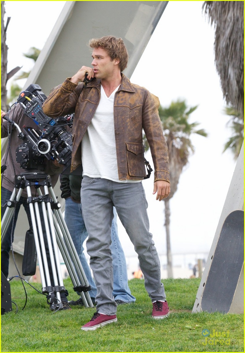 Lincoln Lewis: 'Westside' Filming in Venice Beach!