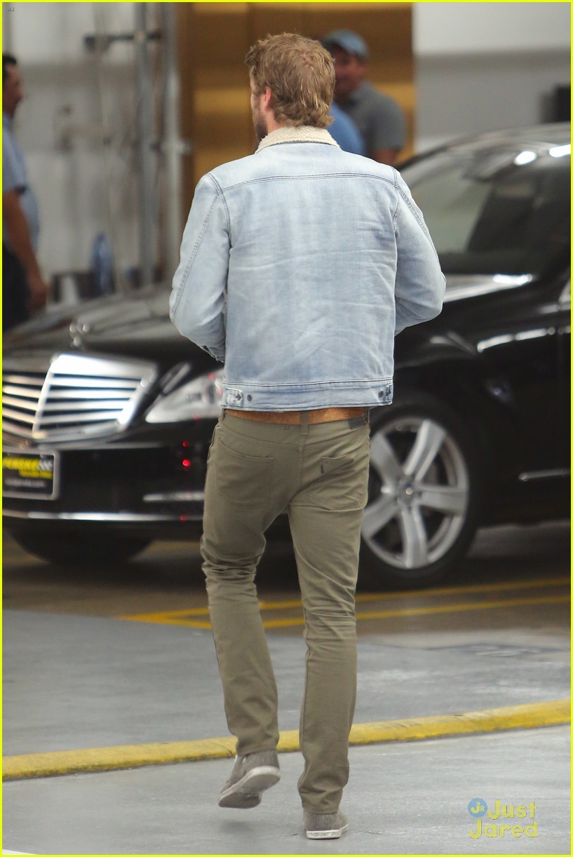 Liam Hemsworth: LA Errands Run!