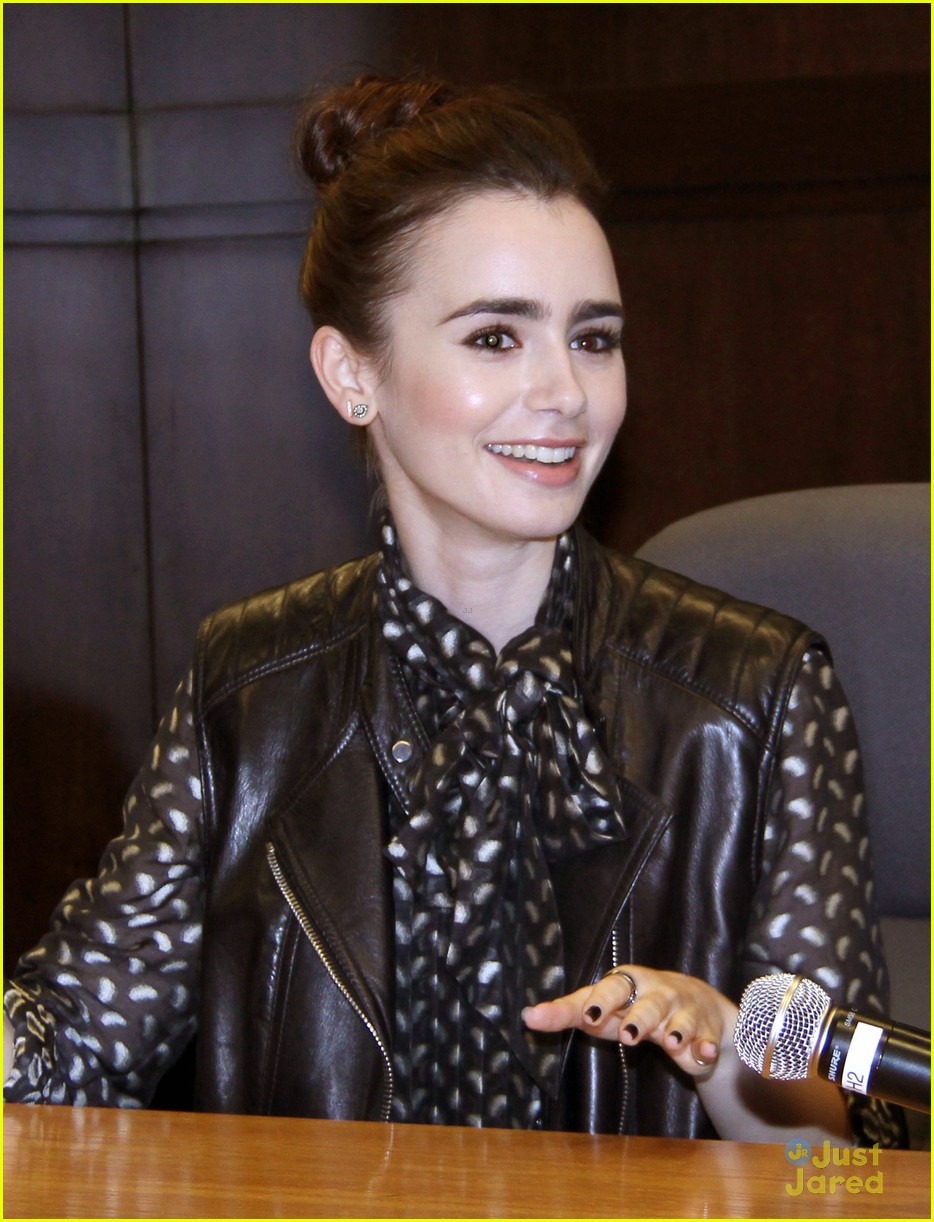Lily Collins: Book Signing with Cassandra Clare!