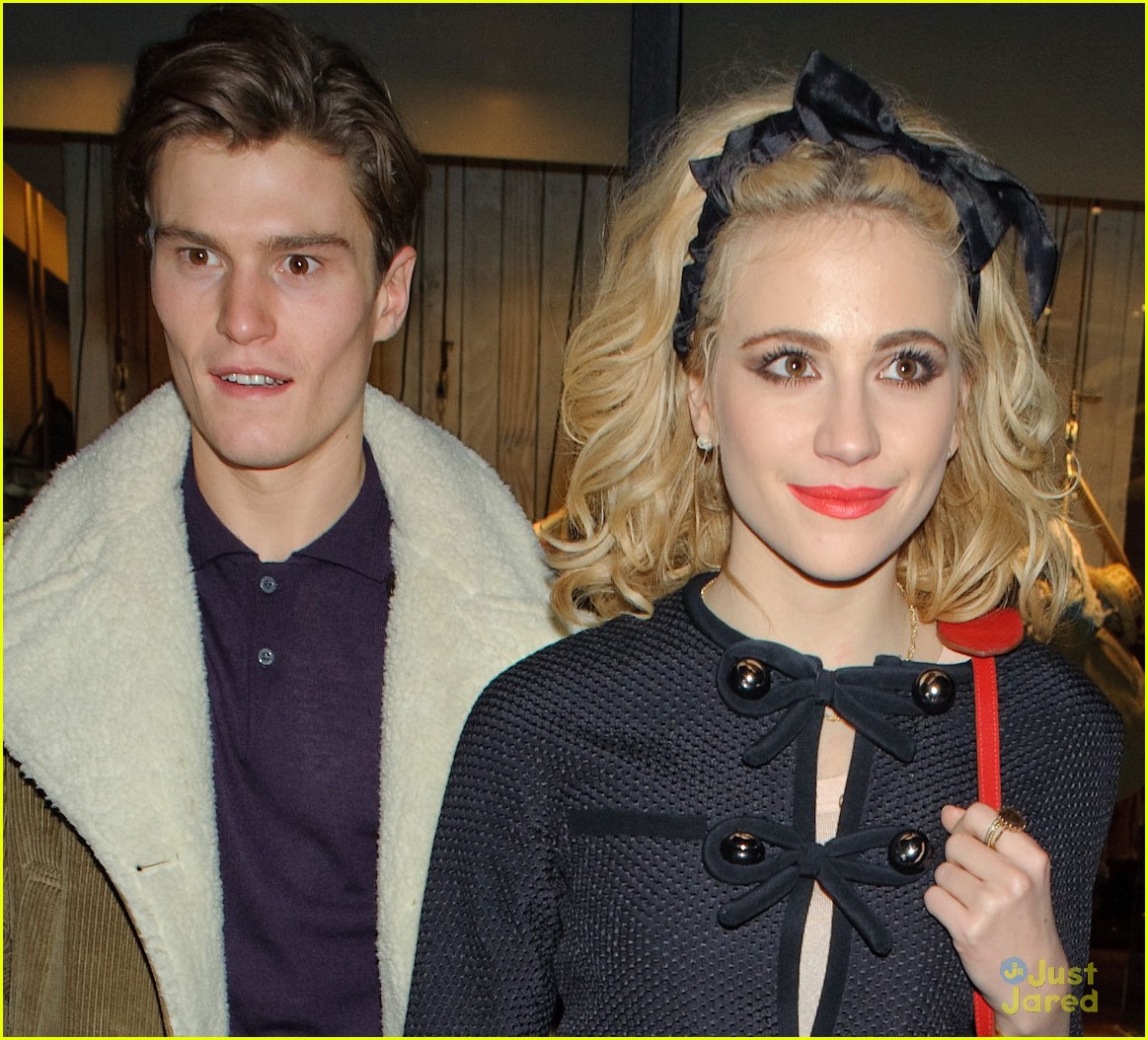 Pixie Lott & Oliver Cheshire: French Connection Couple!