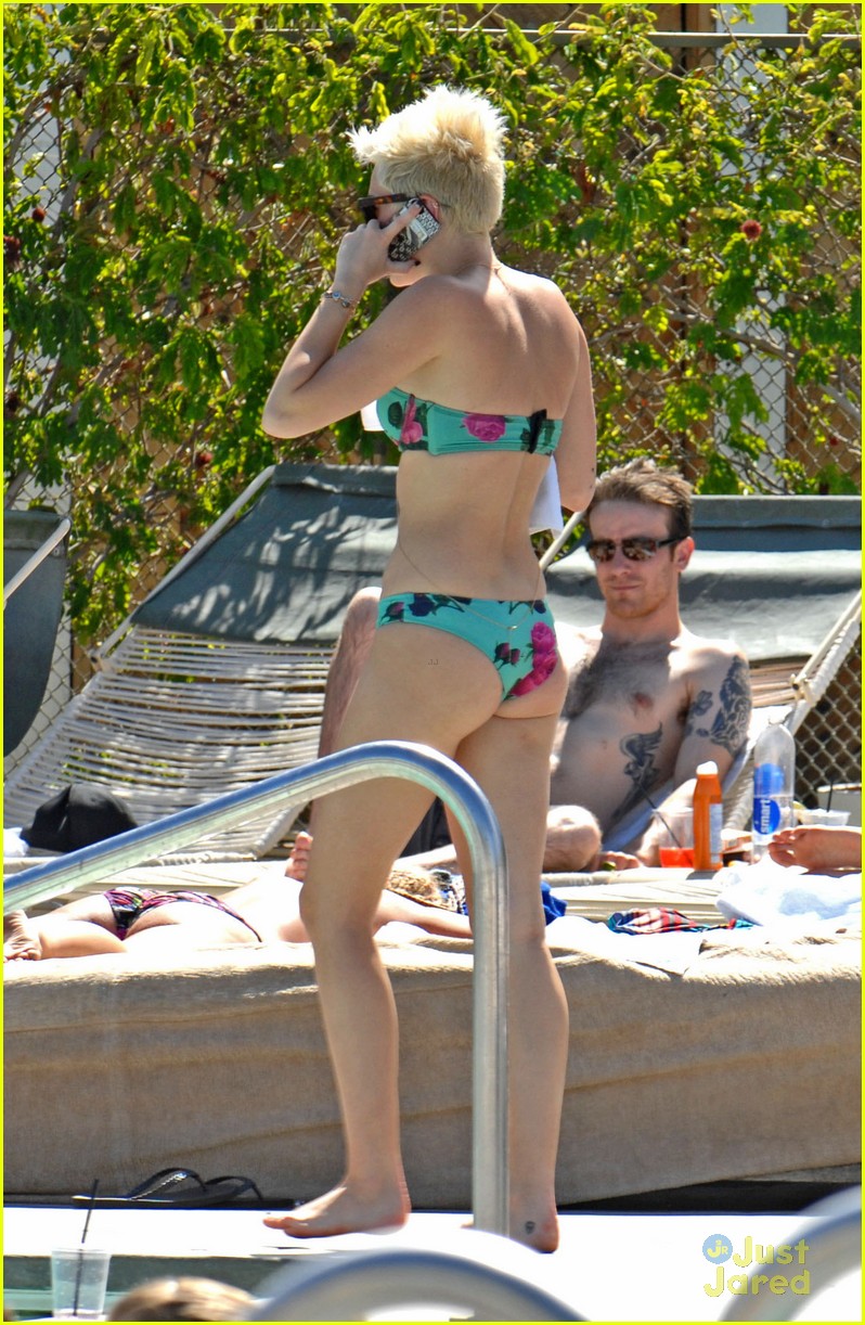 Miley Cyrus: Palm Desert Pool Time