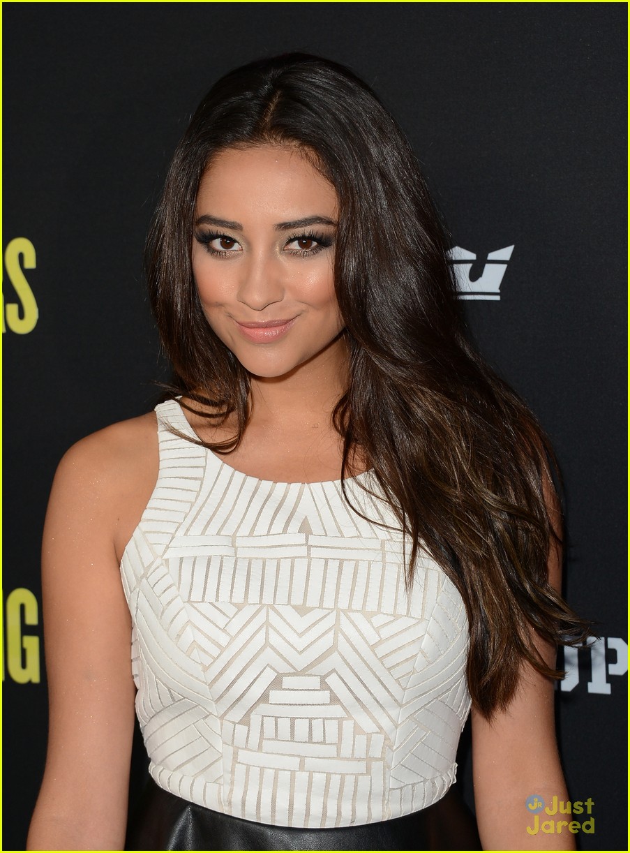 Shay Mitchell: 'Spring Breakers' Premiere Pretty