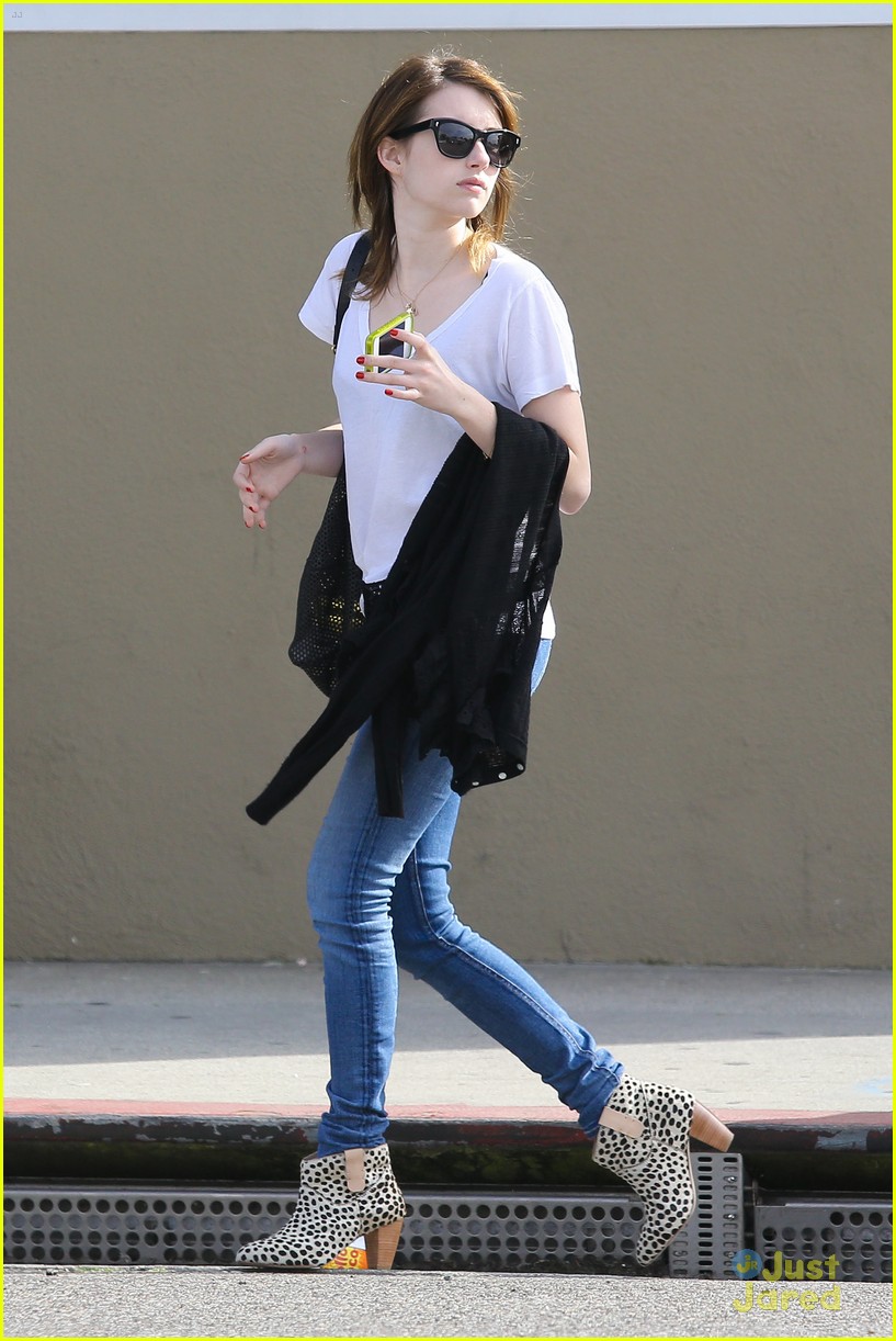 Emma Roberts: No More Gel Nails