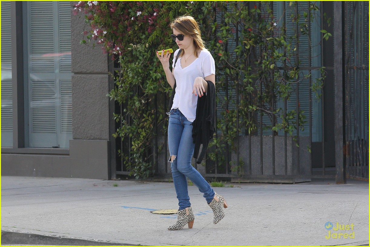 Emma Roberts: No More Gel Nails