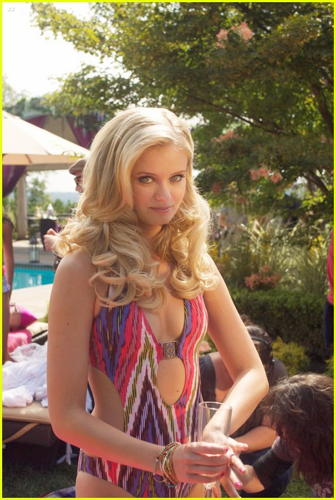 Sara Paxton Gets 'Lovestruck' -- More Stills!
