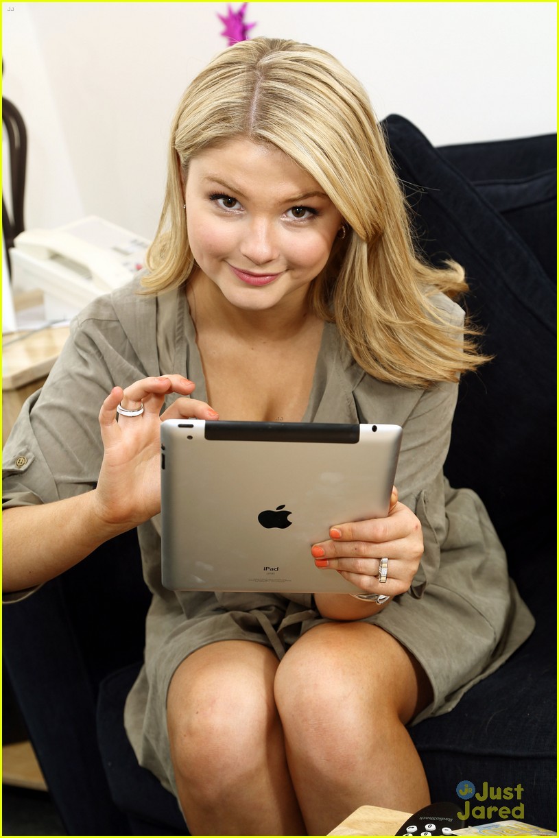 Stefanie Scott: A.N.T. Farm Dressing Room Photos!