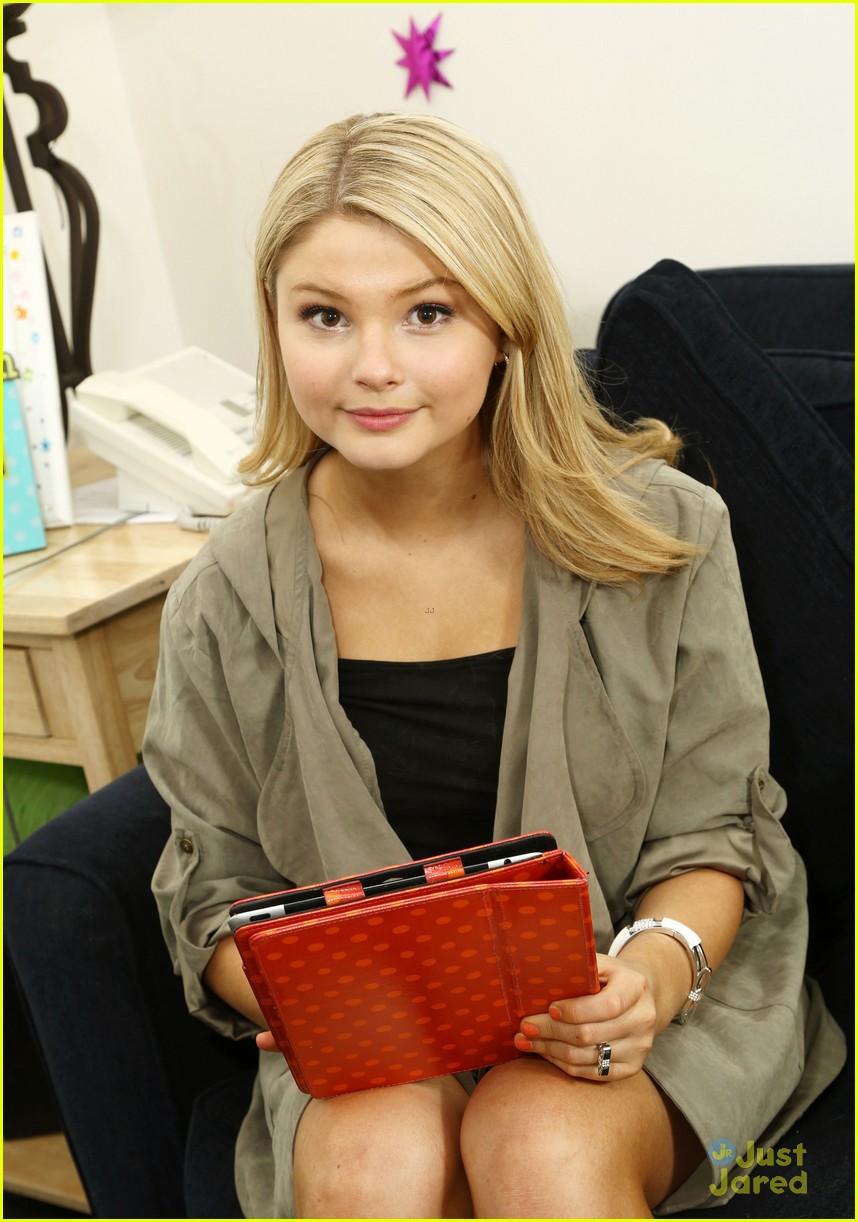 Stefanie Scott: A.N.T. Farm Dressing Room Photos!