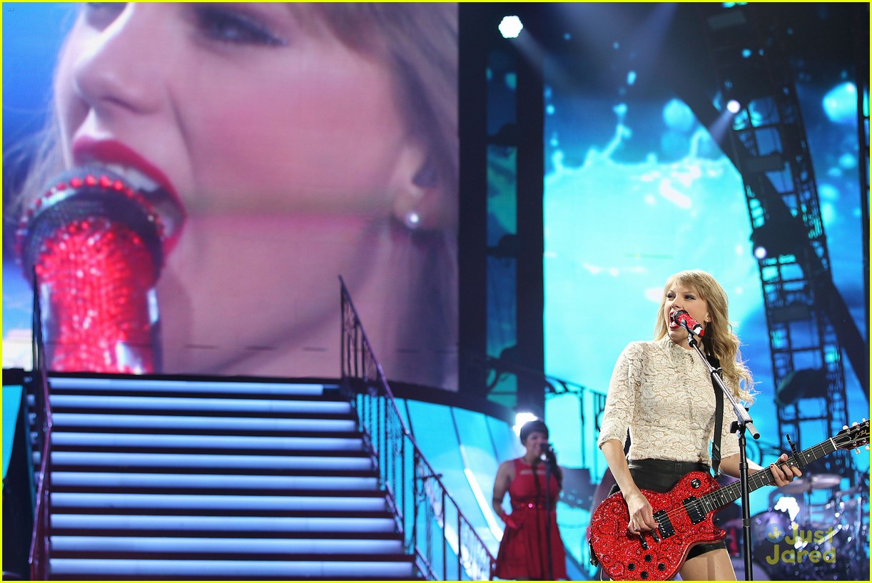 Taylor Swift: Red Tour in Newark!