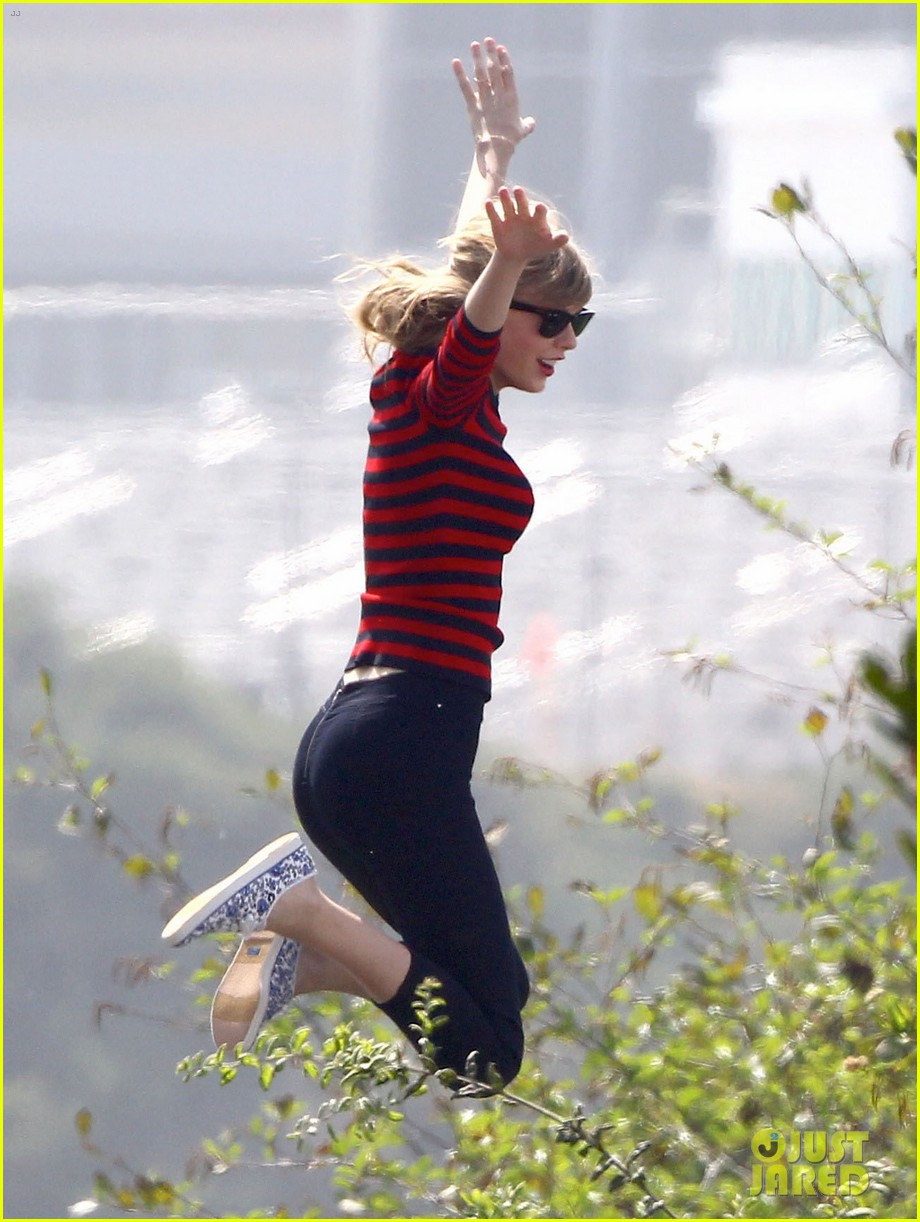 Taylor Swift: Trampoline Fun!