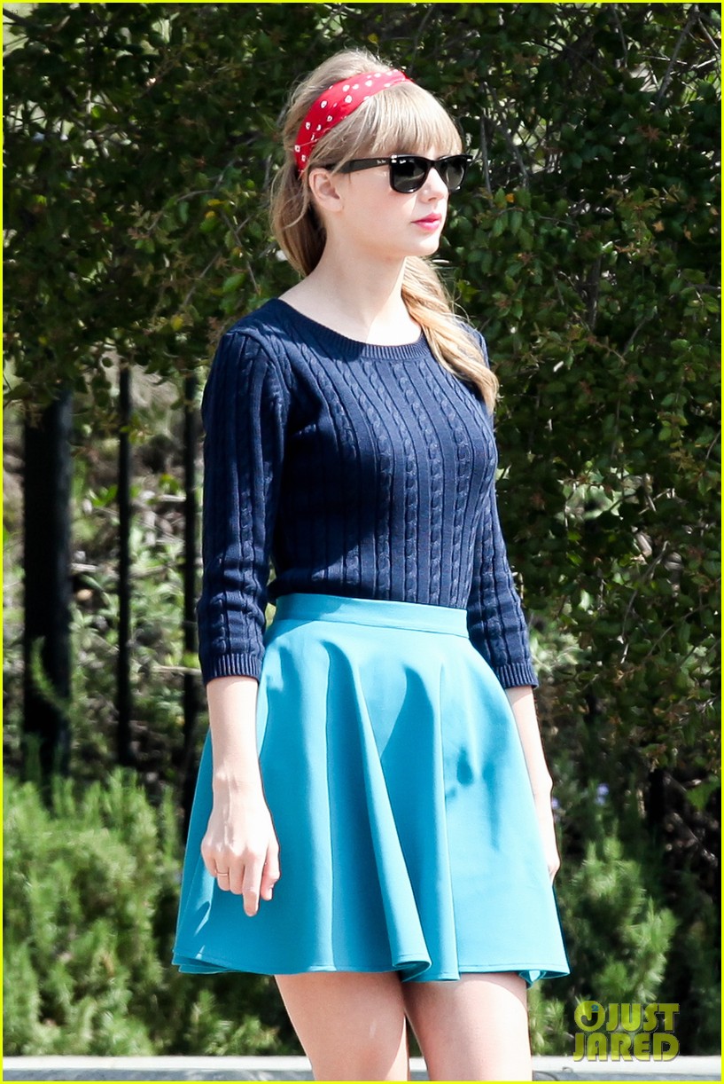 Taylor Swift: Trampoline Fun!
