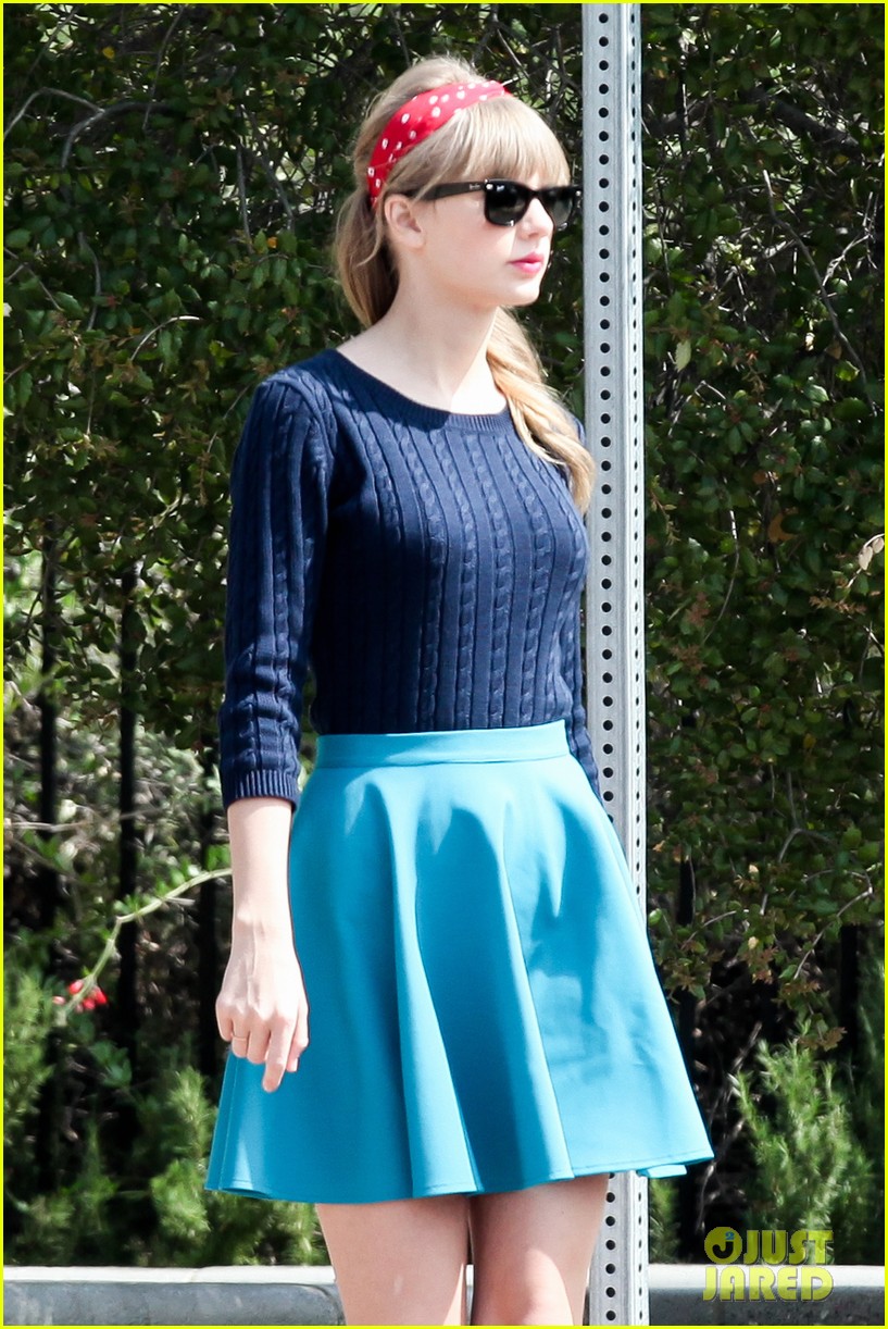Taylor Swift: Trampoline Fun!