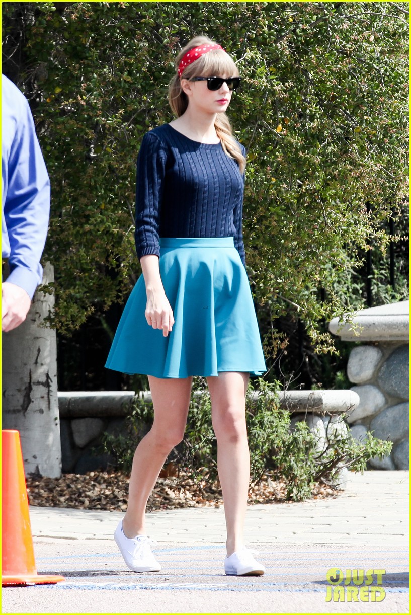 Taylor Swift: Trampoline Fun!