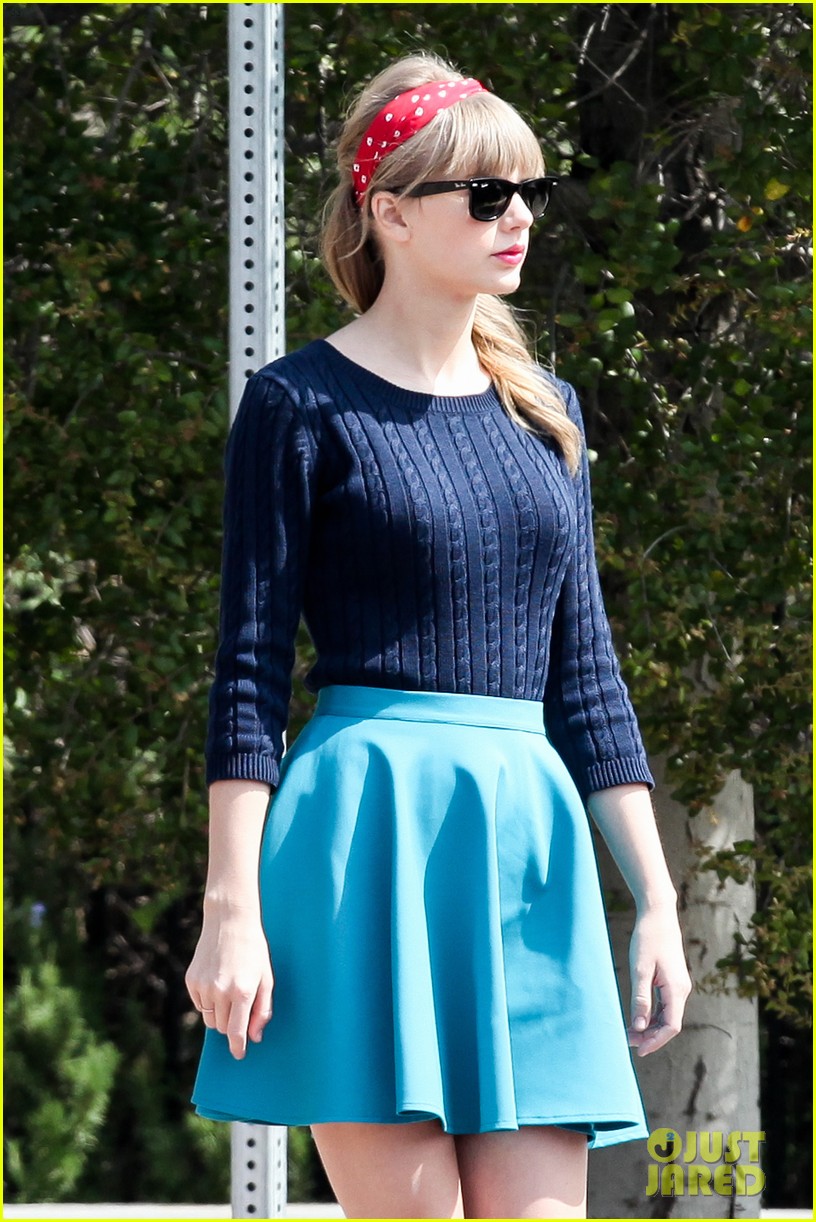 Taylor Swift: Trampoline Fun!
