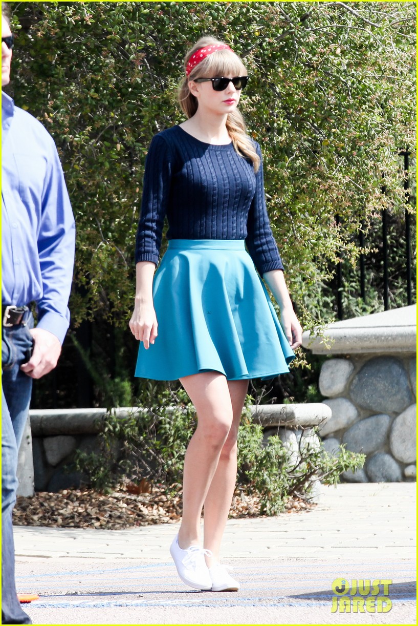 Taylor Swift: Trampoline Fun!