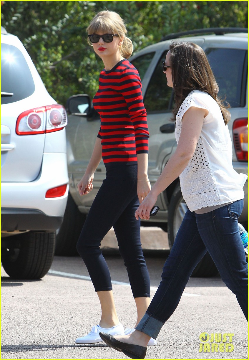 Taylor Swift: Trampoline Fun!
