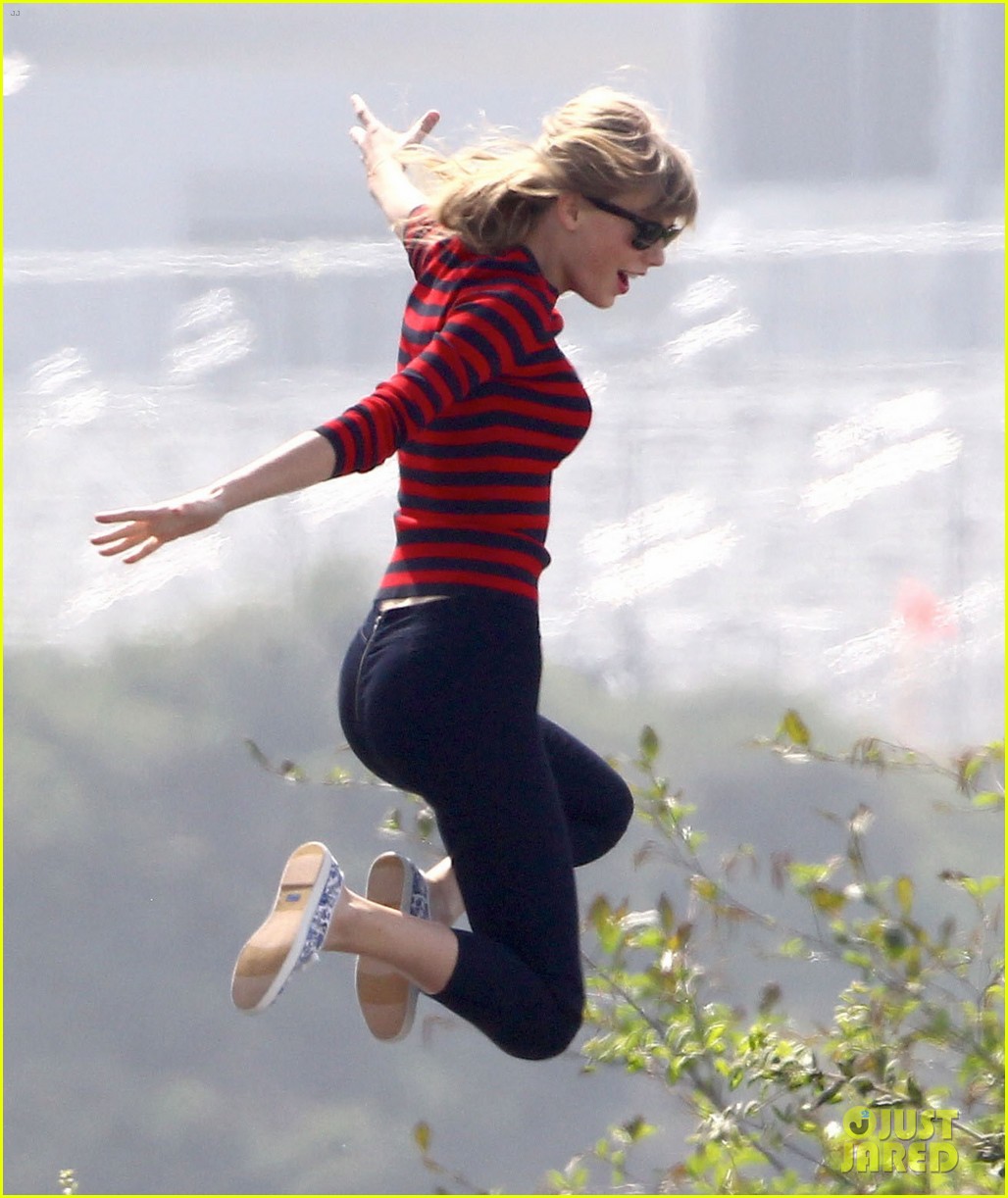 Taylor Swift: Trampoline Fun!