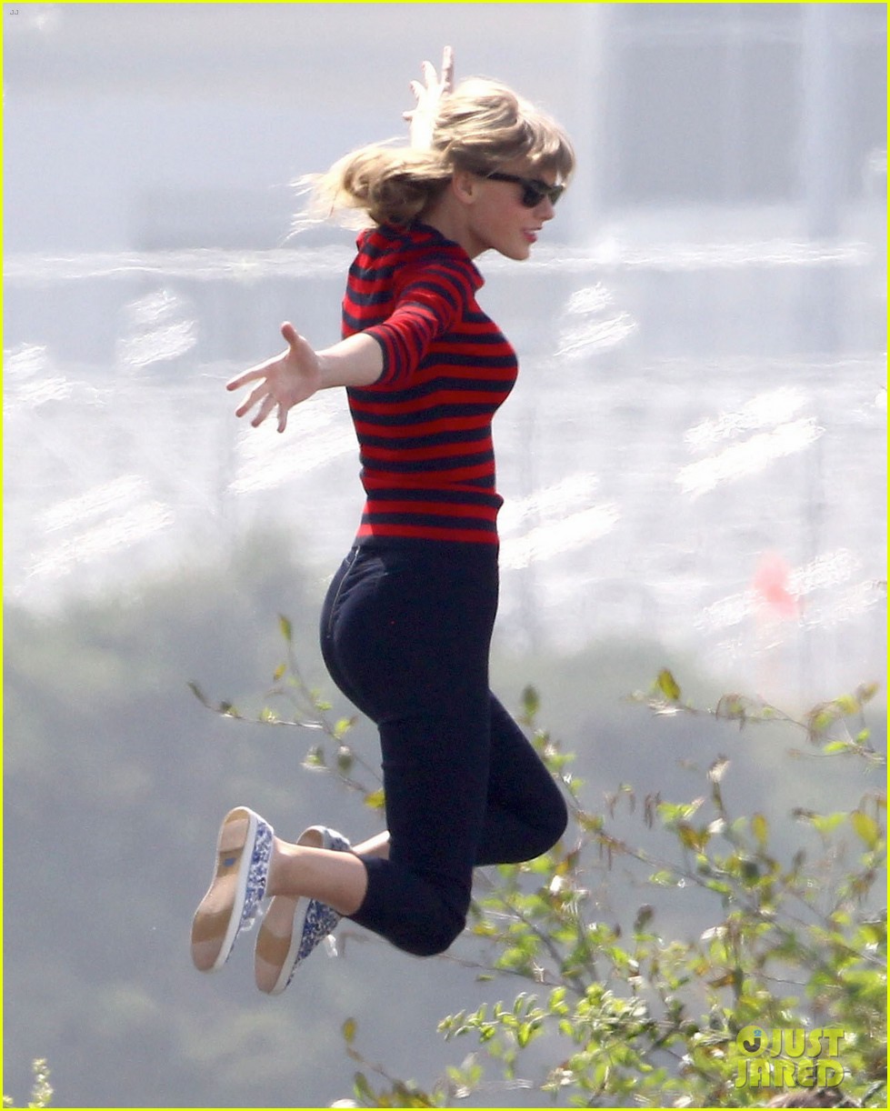 Taylor Swift: Trampoline Fun!
