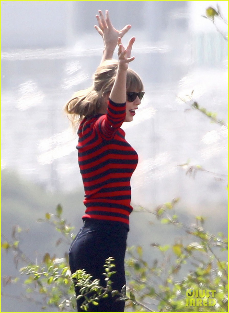 Taylor Swift: Trampoline Fun!