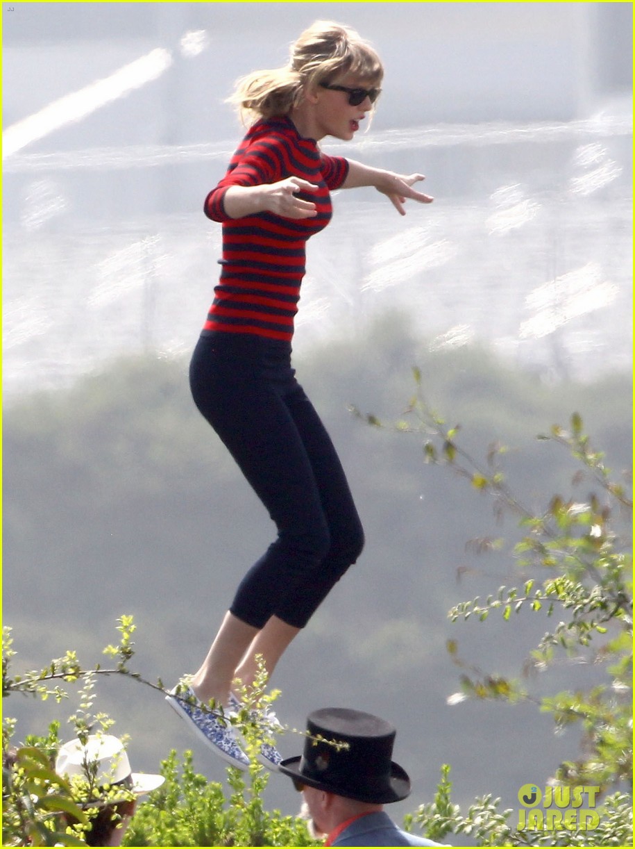 Taylor Swift: Trampoline Fun!