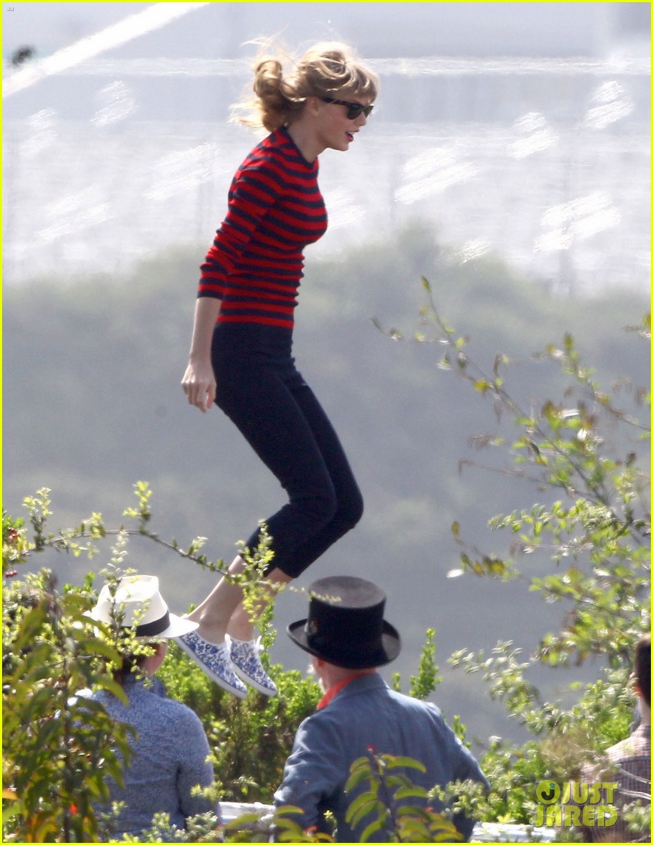 Taylor Swift: Trampoline Fun!