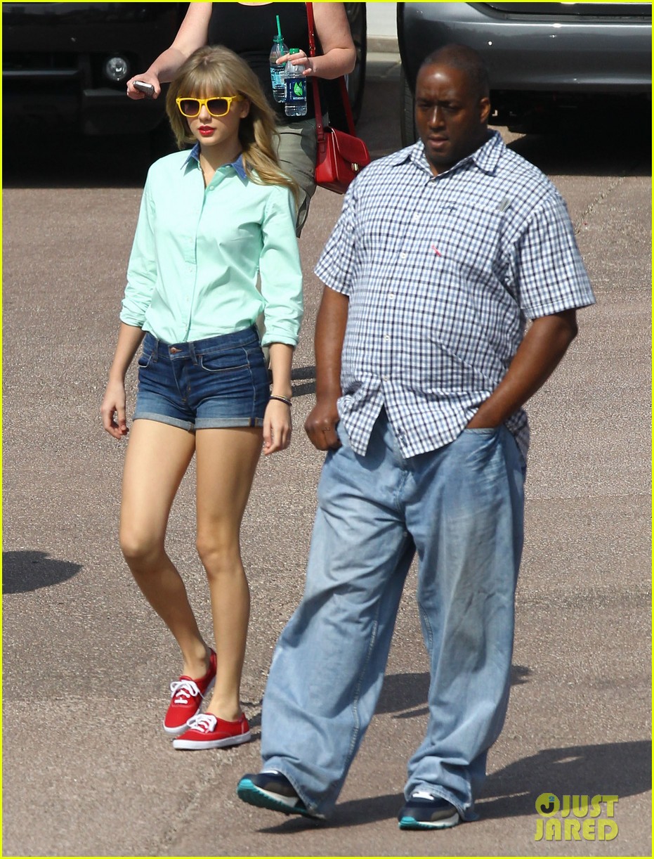 Taylor Swift: Trampoline Fun!