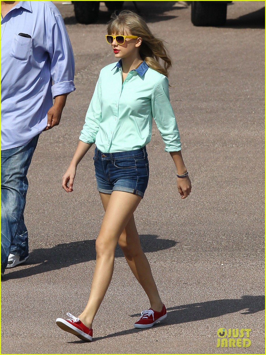 Taylor Swift: Trampoline Fun!